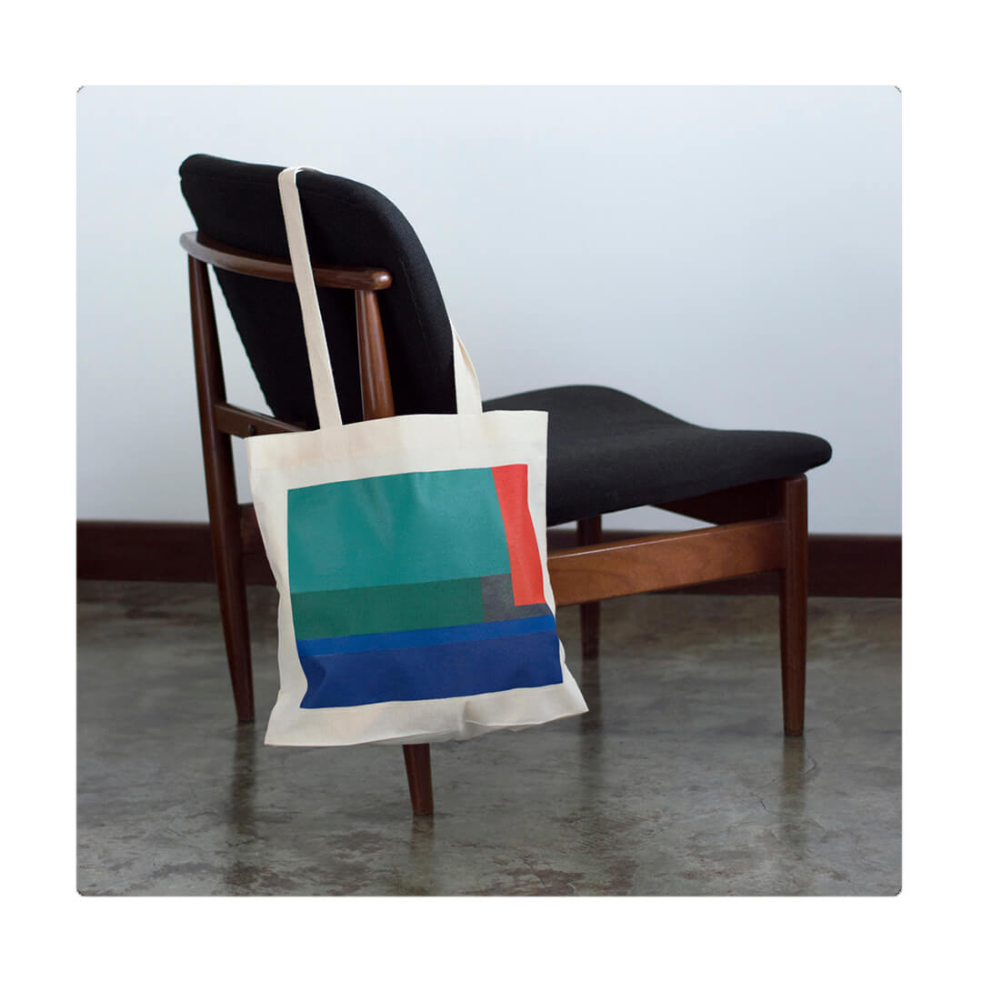 Bolso de tela, cómodo, versátil y atemporal. Estampación en serigrafía de la artista María Elisa Carmona. Unisex.