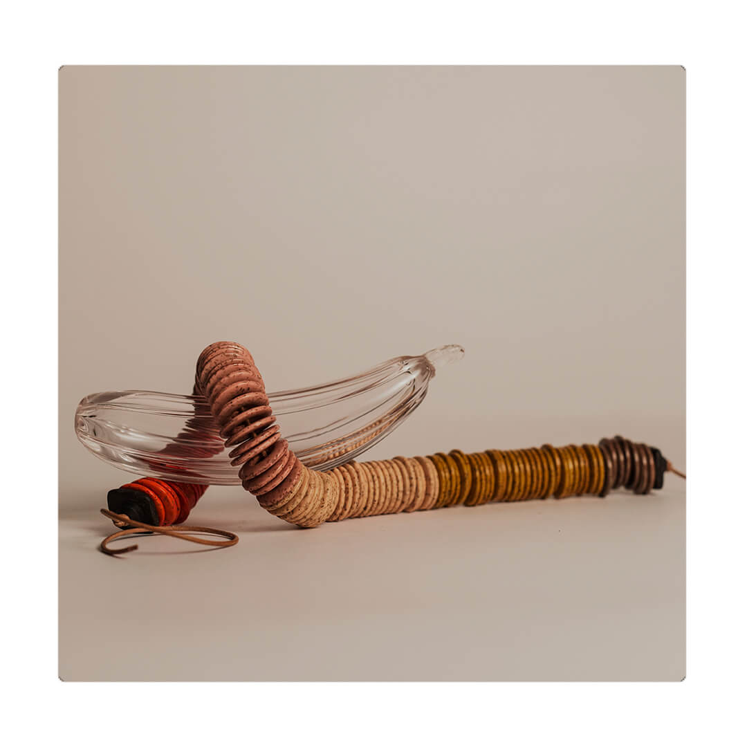 Collar de escala ultra, cómodo, versátil y atemporal. Diseño conceptual latinoamericano para mujer.
