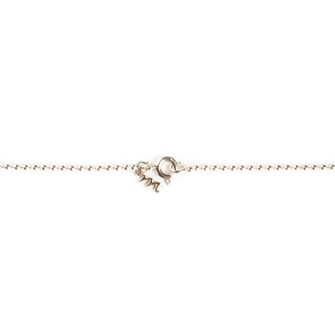 Collar de plata, liviano, cómodo, versátil y atemporal. Diseño conceptual latinoamericano unisex.