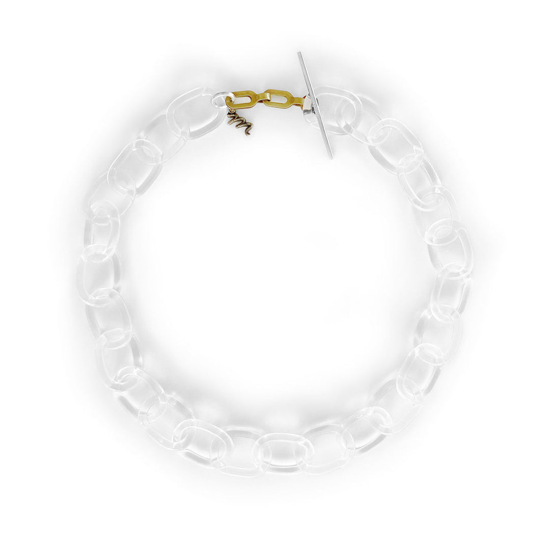 Collar cadena de acrílico transparente, liviano, cómodo, versátil y atemporal. Diseño conceptual latinoamericano unisex, ajustable.