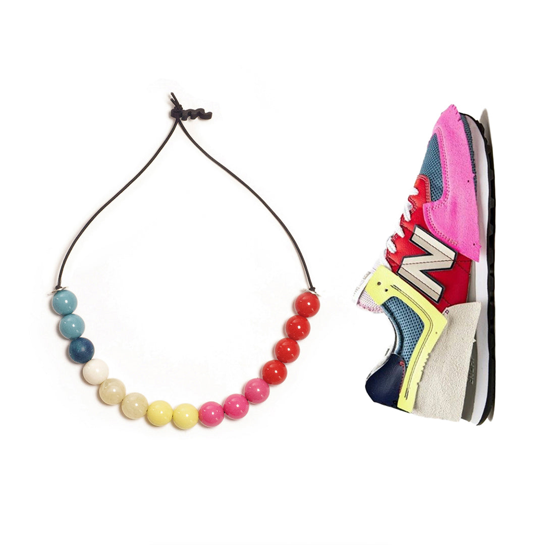 Choker elástico de cuentas multicolor, liviano, cómodo, versátil y atemporal. Diseño conceptual latinoamericano unisex.