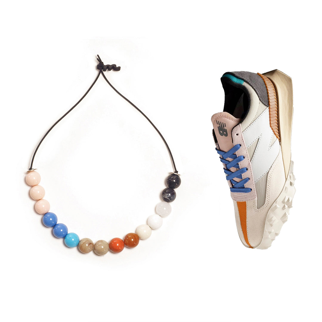 Choker elástico de cuentas multicolor, liviano, cómodo, versátil y atemporal. Diseño conceptual latinoamericano unisex.