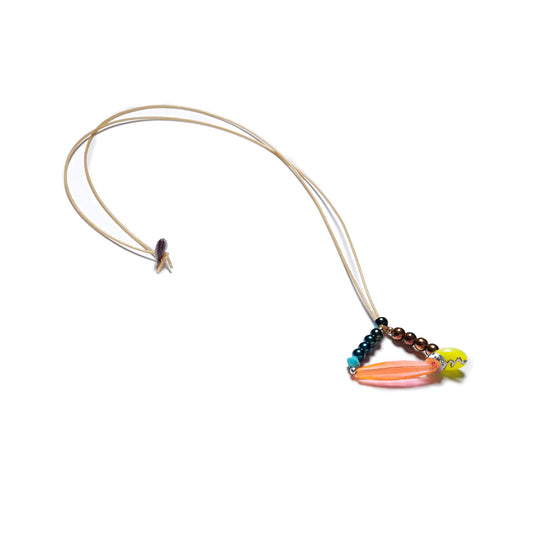 Collar elástico de cuentas multicolor, ajustable, liviano, cómodo, versátil y atemporal. Diseño conceptual latinoamericano. Escala micro.