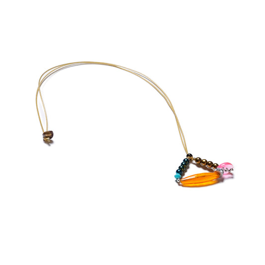 Collar elástico de cuentas multicolor, ajustable, liviano, cómodo, versátil y atemporal. Diseño conceptual latinoamericano. Escala micro.