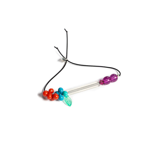 Pulsera multicolor elástica, liviana, cómoda, versátil y atemporal. Diseño conceptual latinoamericano. Escala micro.