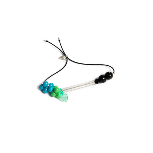 Pulsera multicolor elástica, liviana, cómoda, versátil y atemporal. Diseño conceptual latinoamericano. Escala micro.