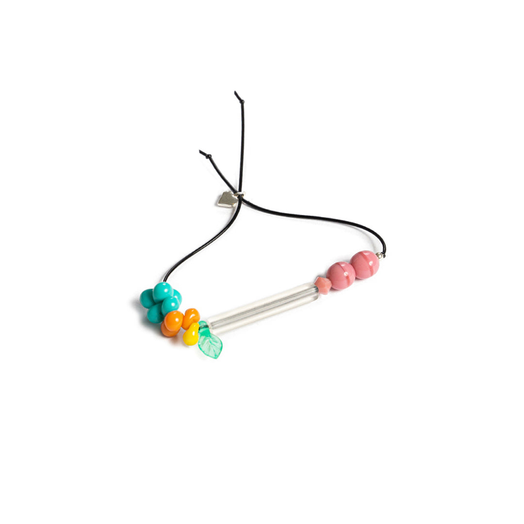 Pulsera multicolor elástica, liviana, cómoda, versátil y atemporal. Diseño conceptual latinoamericano. Escala micro.