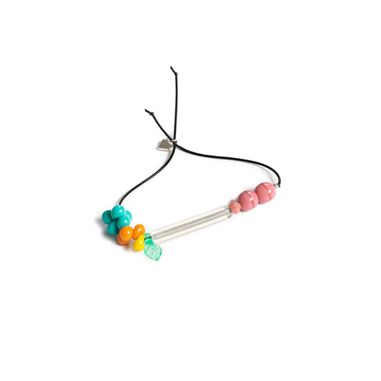 Pulsera multicolor elástica, liviana, cómoda, versátil y atemporal. Diseño conceptual latinoamericano. Escala micro.