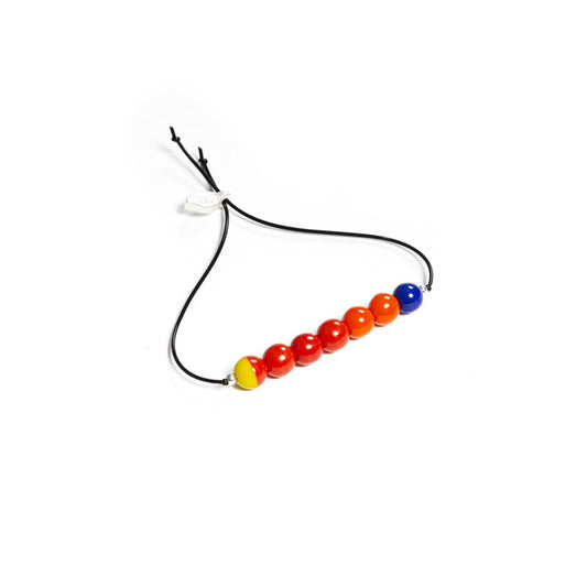 Pulsera multicolor elástica, liviana, cómoda, versátil y atemporal. Diseño conceptual latinoamericano. Escala micro.