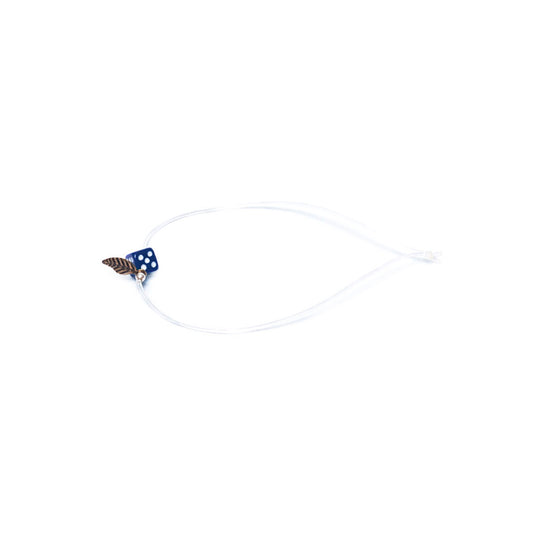 Pulsera azul elástica, liviana, cómoda, versátil y atemporal. Diseño conceptual latinoamericano. Escala micro. Amuleto Dado.