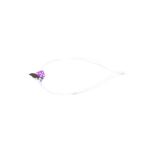 Pulsera morada elástica, liviana, cómoda, versátil y atemporal. Diseño conceptual latinoamericano. Escala micro. Amuleto Dado.