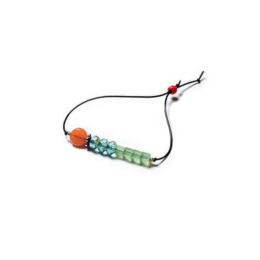 Pulsera multicolor elástica, ajustable, liviana, cómoda, versátil y atemporal. Diseño conceptual latinoamericano. Escala micro.
