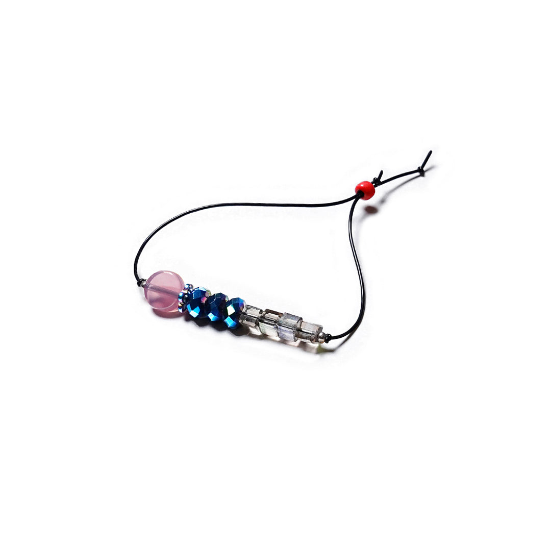 Pulsera multicolor elástica, ajustable, liviana, cómoda, versátil y atemporal. Diseño conceptual latinoamericano. Escala micro.