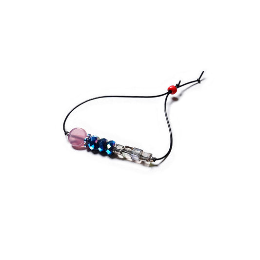 Pulsera multicolor elástica, ajustable, liviana, cómoda, versátil y atemporal. Diseño conceptual latinoamericano. Escala micro.