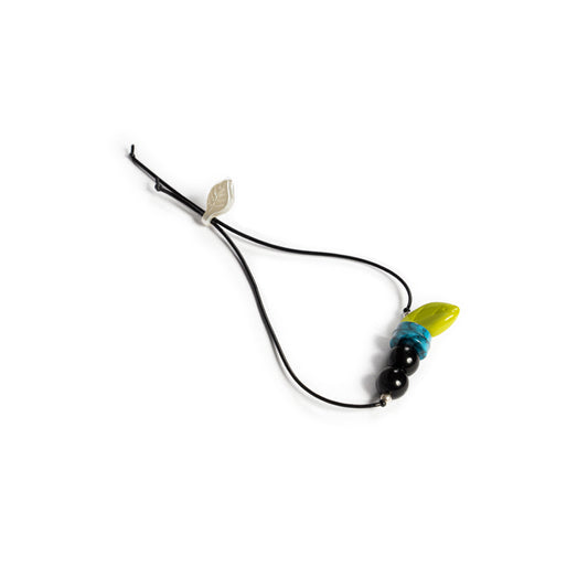 Pulsera multicolor elástica, liviana, cómoda, versátil y atemporal. Diseño conceptual latinoamericano. Escala micro.
