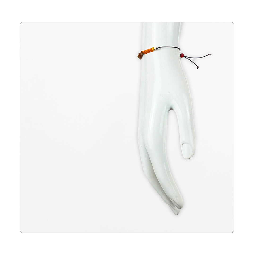 Pulsera multicolor elástica, ajustable, liviana, cómoda, versátil y atemporal. Diseño conceptual latinoamericano. Escala micro.