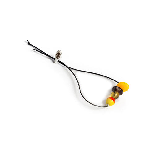 Pulsera multicolor elástica, ajustable, liviana, cómoda, versátil y atemporal. Diseño conceptual latinoamericano. Escala micro.