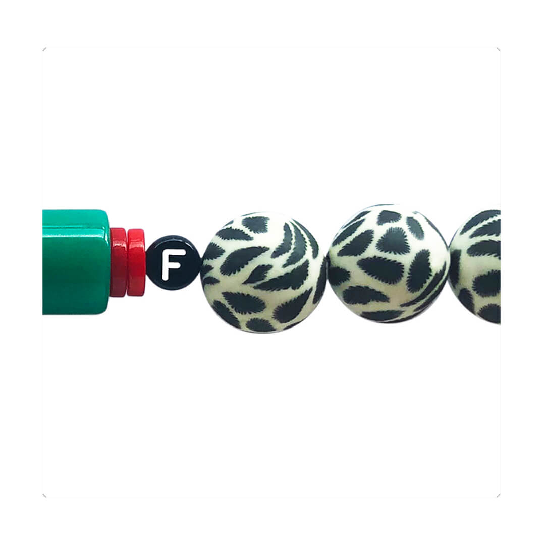 Material para armar pulsera elástica con cuentas variadas, en hilo de alta resistencia. Diseño conceptual latinoamericano. Edición Limitada.