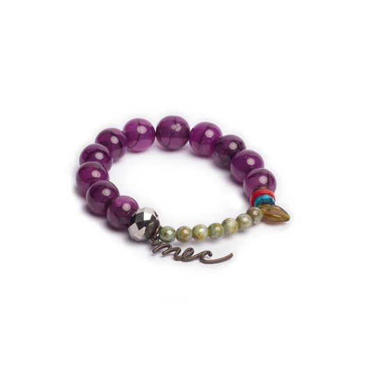 Pulsera multicolor elástica, liviana, cómoda, versátil y atemporal. Diseño conceptual latinoamericano. Escala macro.