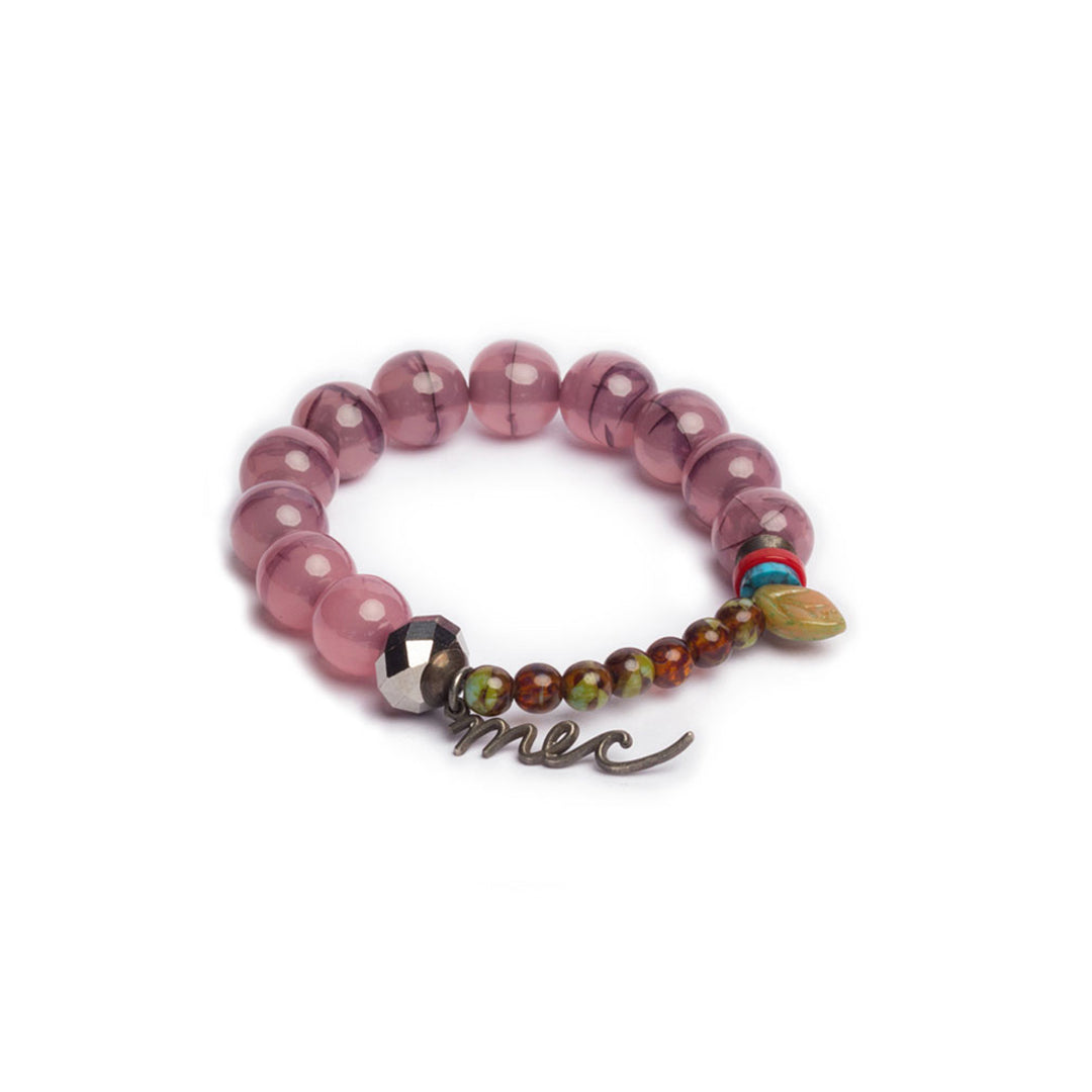 Pulsera multicolor elástica, liviana, cómoda, versátil y atemporal. Diseño conceptual latinoamericano. Escala macro.