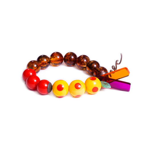 Pulsera multicolor elástica, liviana, cómoda, versátil y atemporal. Diseño conceptual latinoamericano. Escala macro.
