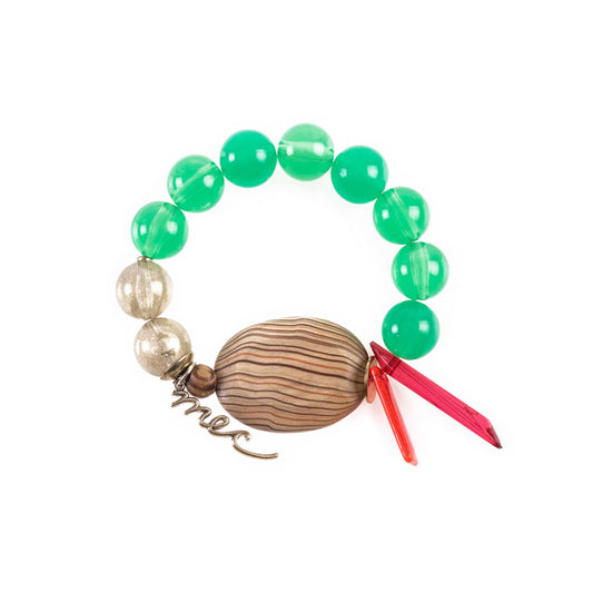 Pulsera multicolor elástica, liviana, cómoda, versátil y atemporal. Diseño conceptual latinoamericano. Escala macro.