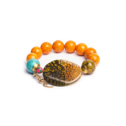 Pulsera multicolor elástica, liviana, cómoda, versátil y atemporal. Diseño conceptual latinoamericano. Escala macro.
