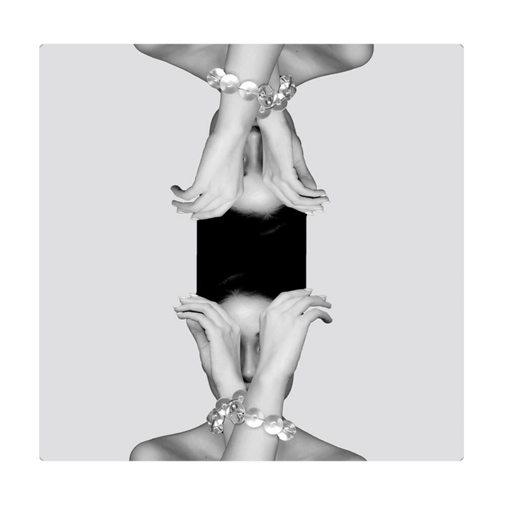 Pulsera transparente, elástica, liviana, cómoda, versátil y atemporal. Diseño conceptual latinoamericano. Escala ultra.