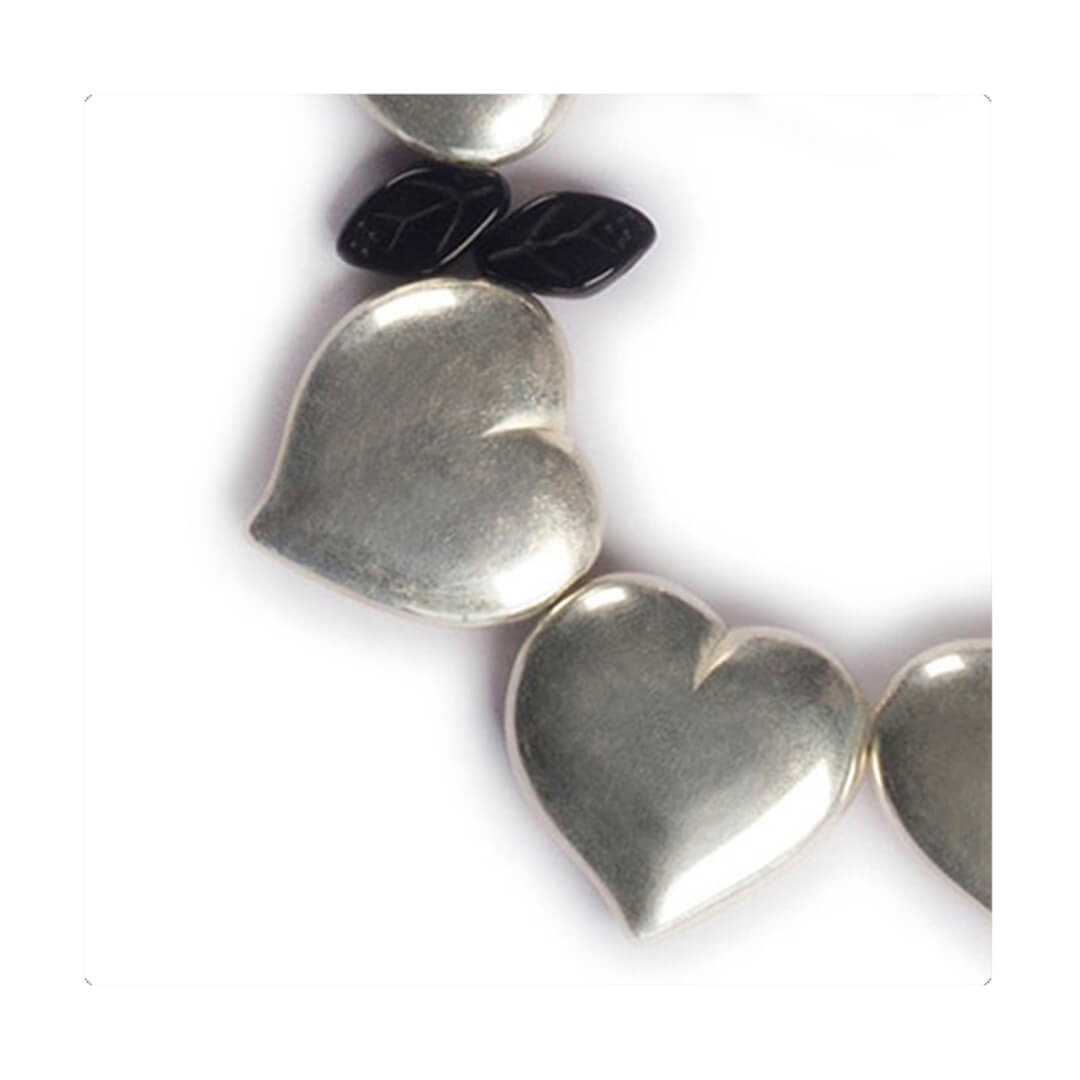 Pulsera elástica, dinámica, liviana, cómoda, versátil y atemporal. Diseño conceptual latinoamericano. Corazones escala ultra.