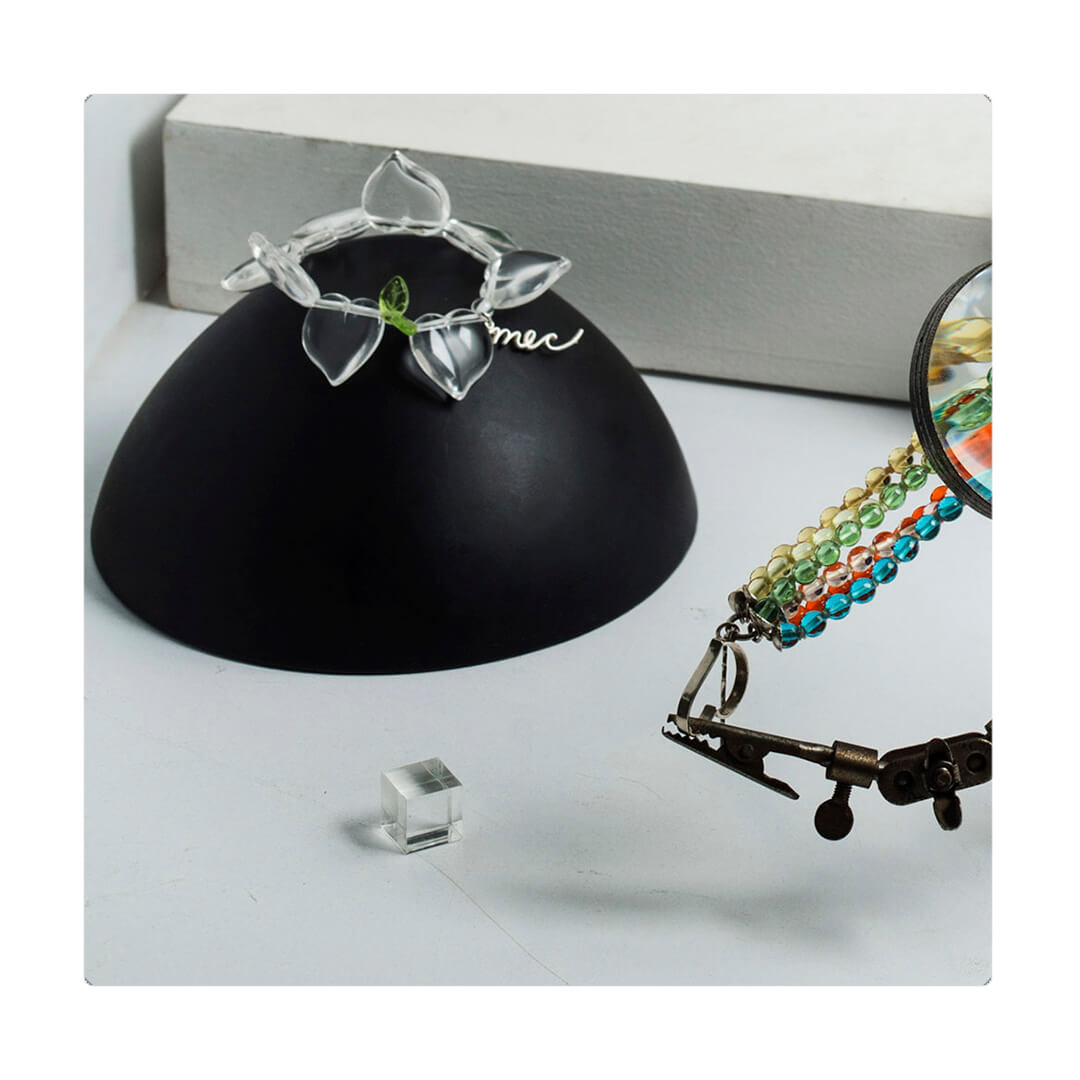 Pulsera elástica, dinámica, liviana, cómoda, versátil y atemporal. Diseño conceptual latinoamericano. Corazones escala ultra.