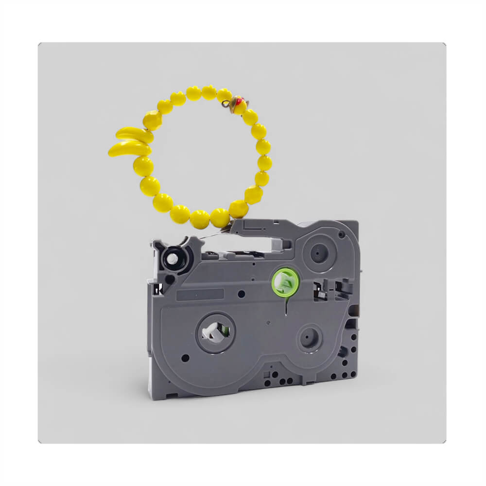 Pulsera flexible de cuentas variadas, con hilo memory. Diseño conceptual latinoamericano. Objetos de Edición Limitada. Escala micro.