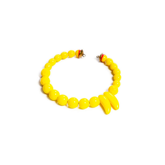 Pulsera flexible de cuentas variadas, con hilo memory. Diseño conceptual latinoamericano. Objetos de Edición Limitada. Escala micro.