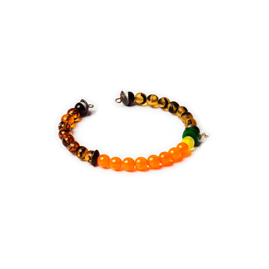 Pulsera flexible de cuentas variadas, con hilo memory. Diseño conceptual latinoamericano. Objetos de Edición Limitada. Escala micro.