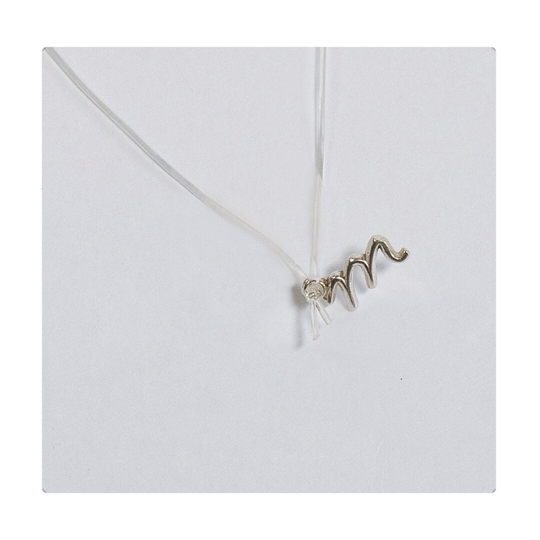 Tobillera elástica, liviana, cómoda, versátil y atemporal. Hoja de cristal escala micro. Diseño conceptual latinoamericano.