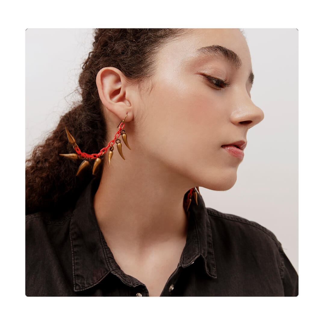 Zarcillos colgantes, cómodos, livianos y versátiles. Diseño conceptual latinoamericano para mujer.