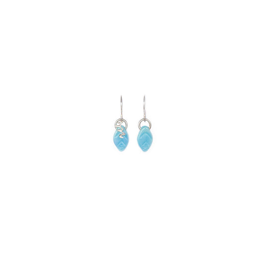 Zarcillos de hoja micro. Colgantes, cómodos, livianos y versátiles. Diseño conceptual latinoamericano para mujer. Color azul celeste.