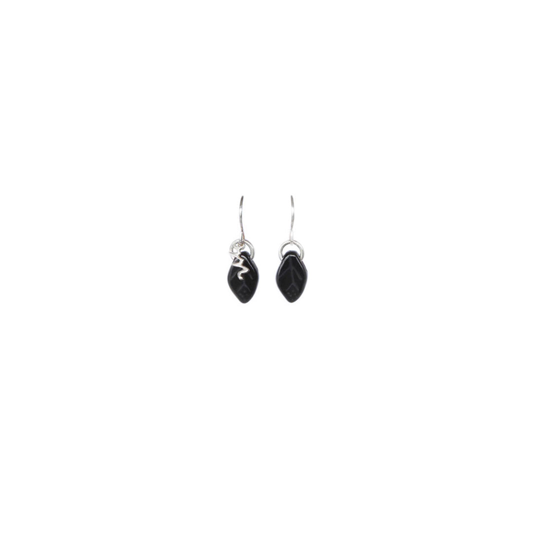 Zarcillos de hoja micro. Colgantes, cómodos, livianos y versátiles. Diseño conceptual latinoamericano para mujer. Color negro.