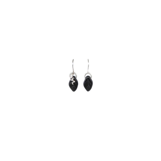 Zarcillos de hoja micro. Colgantes, cómodos, livianos y versátiles. Diseño conceptual latinoamericano para mujer. Color negro.
