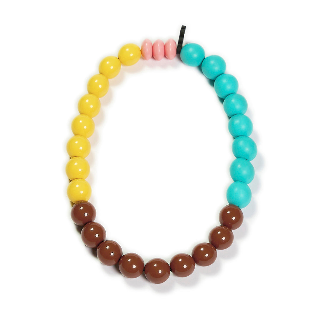 Choker elástico de cuentas multicolor, liviano, cómodo, versátil y atemporal. Diseño conceptual latinoamericano unisex. 