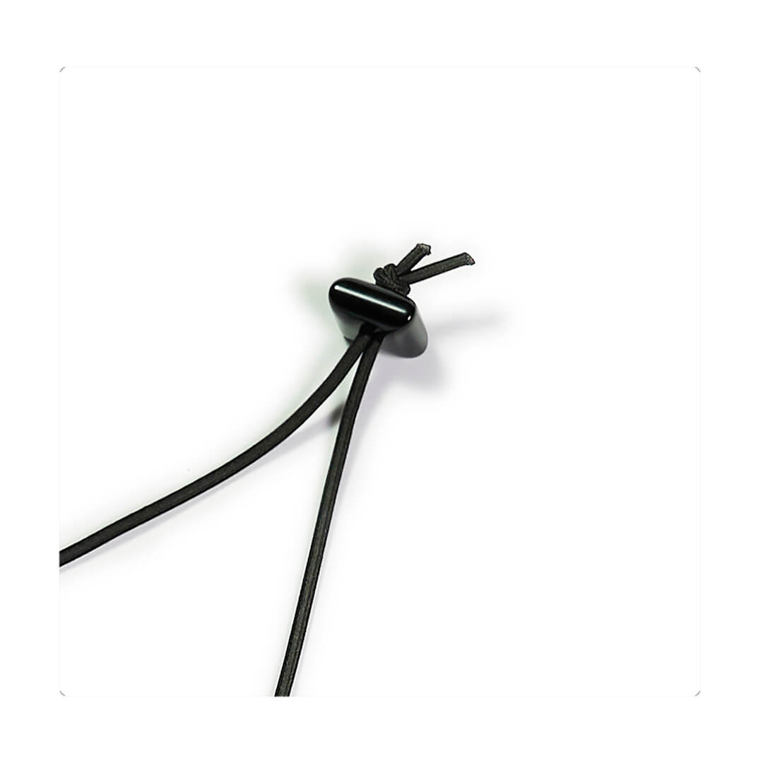 Collar elástico ajustable, liviano, cómodo y versátil. Diseño conceptual latinoamericano. Escala ultra. Unisex.