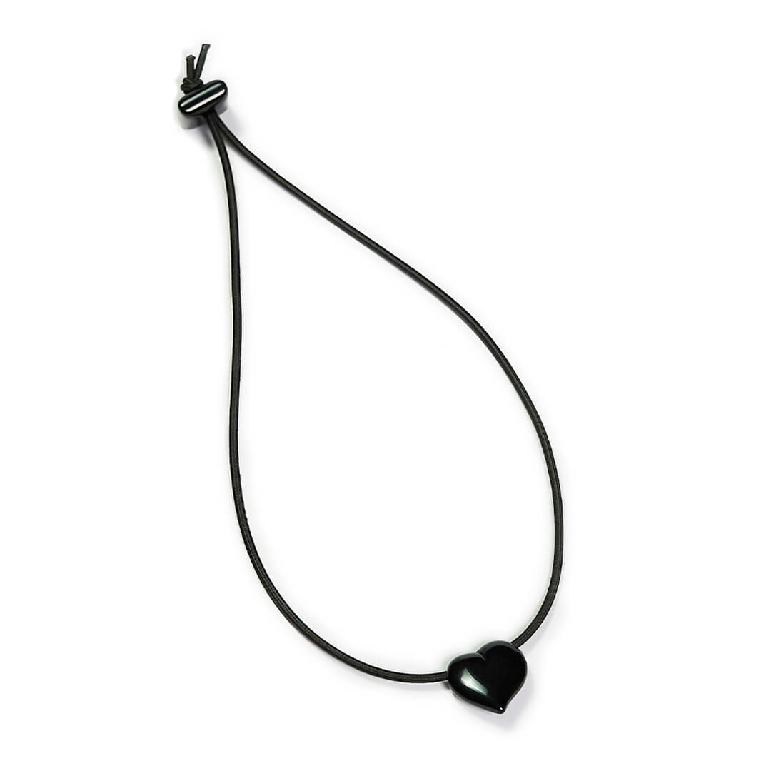 Collar elástico ajustable, liviano, cómodo y versátil. Diseño conceptual latinoamericano. Escala ultra. Unisex.