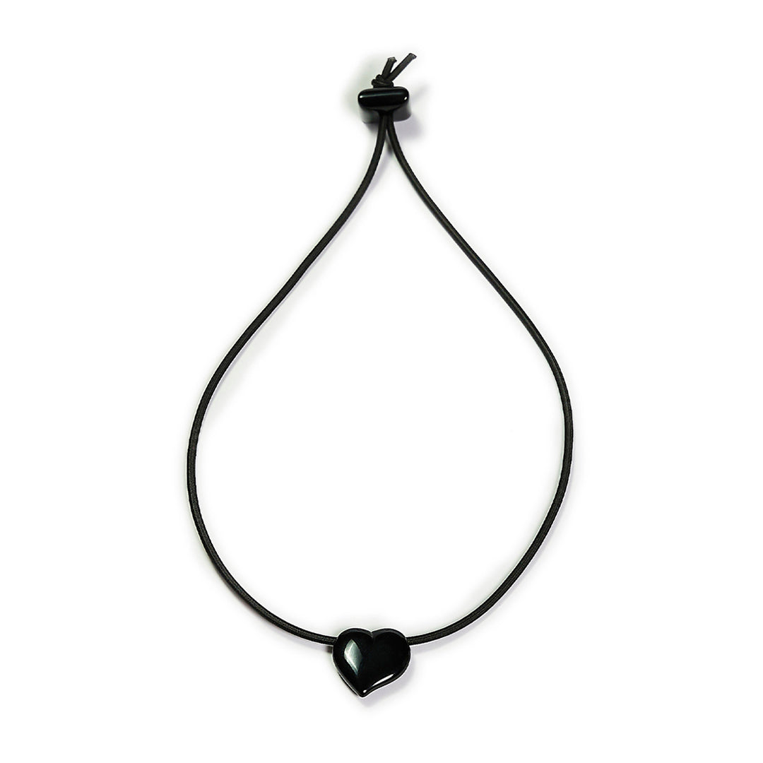 Collar elástico ajustable, liviano, cómodo y versátil. Diseño conceptual latinoamericano. Escala ultra. Unisex.