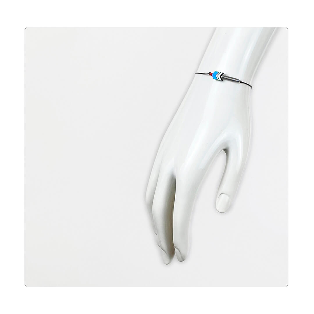 Pulsera multicolor elástica, ajustable, liviana, cómoda, versátil y atemporal. Diseño conceptual latinoamericano. Escala micro.