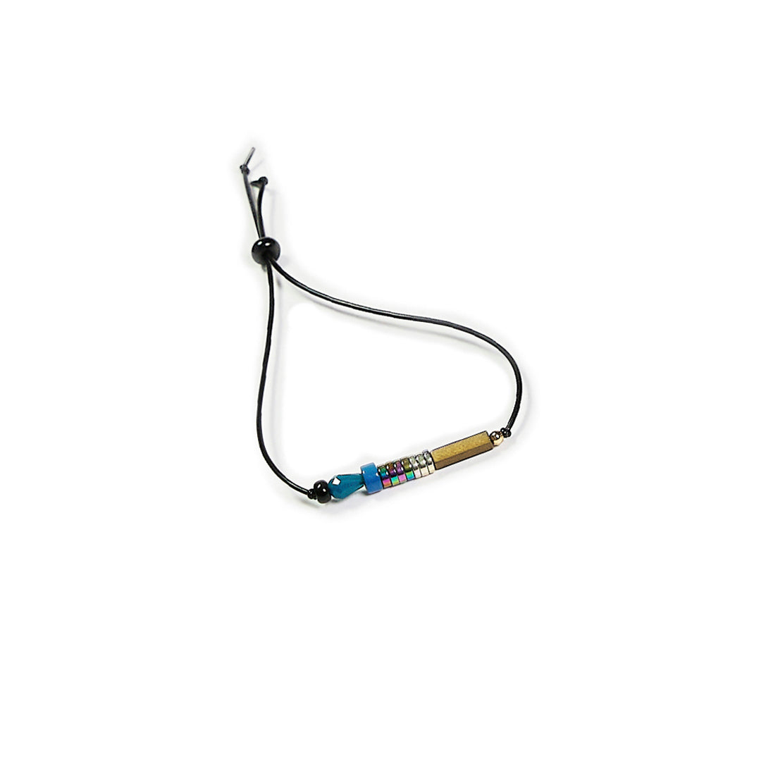 Pulsera multicolor elástica, ajustable, liviana, cómoda, versátil y atemporal. Diseño conceptual latinoamericano. Escala micro.