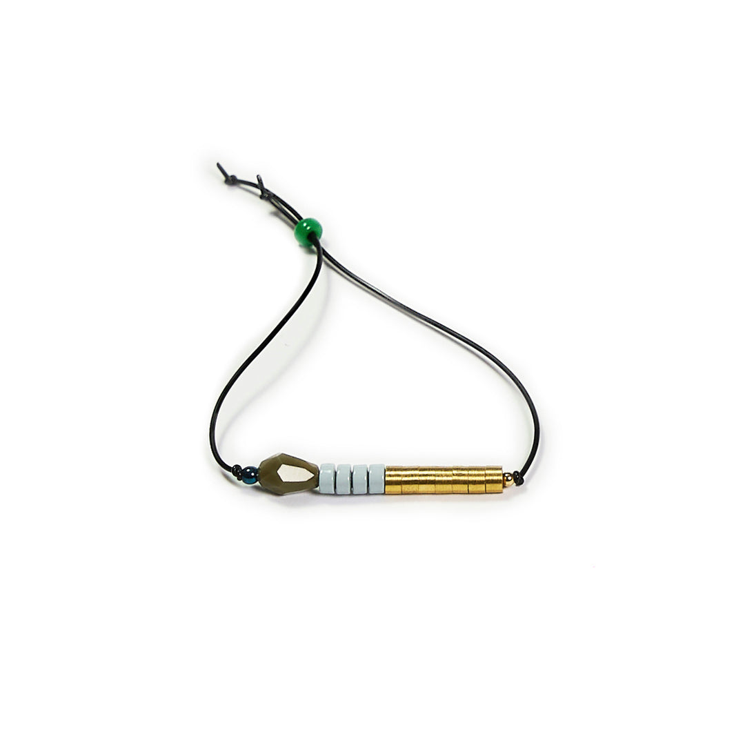 Pulsera multicolor elástica, ajustable, liviana, cómoda, versátil y atemporal. Diseño conceptual latinoamericano. Escala micro.