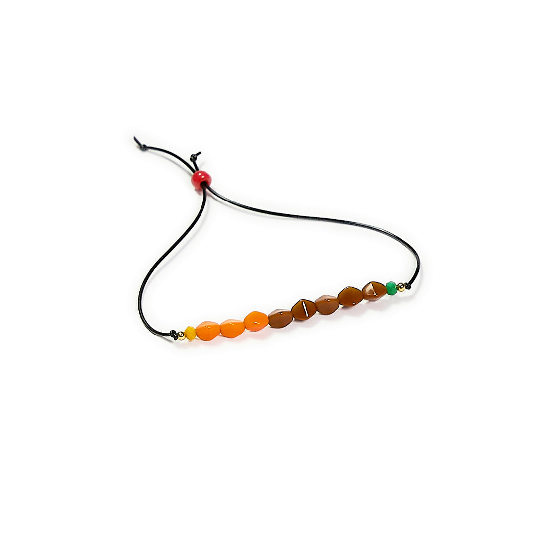 Pulsera multicolor elástica, ajustable, liviana, cómoda, versátil y atemporal. Diseño conceptual latinoamericano. Escala micro.