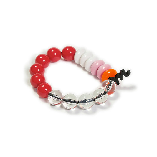 Pulsera multicolor elástica, liviana, cómoda, versátil y atemporal. Diseño conceptual latinoamericano. Escala macro.