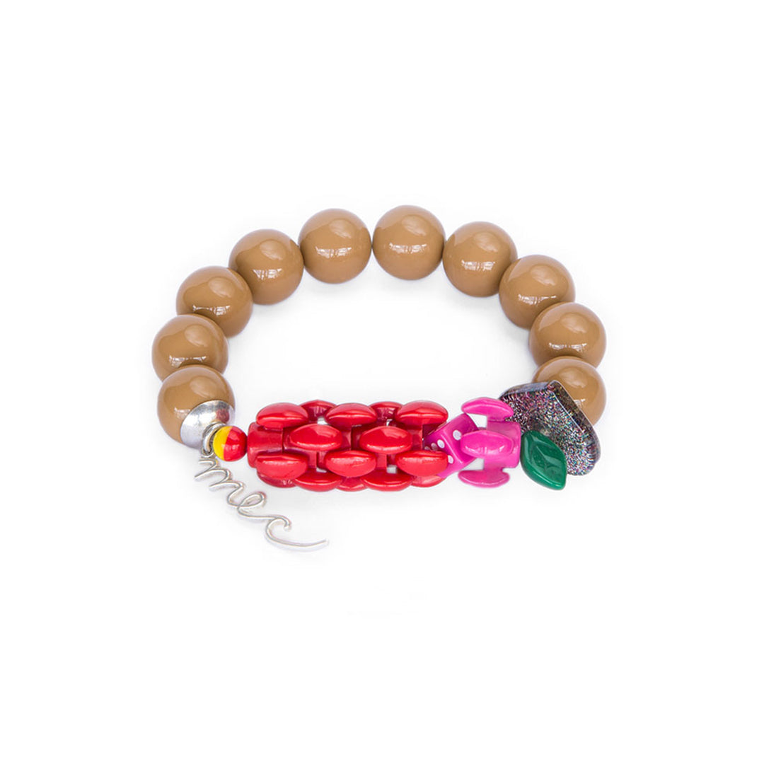 Pulsera multicolor elástica, liviana, cómoda, versátil y atemporal. Diseño conceptual latinoamericano. Escala macro. 